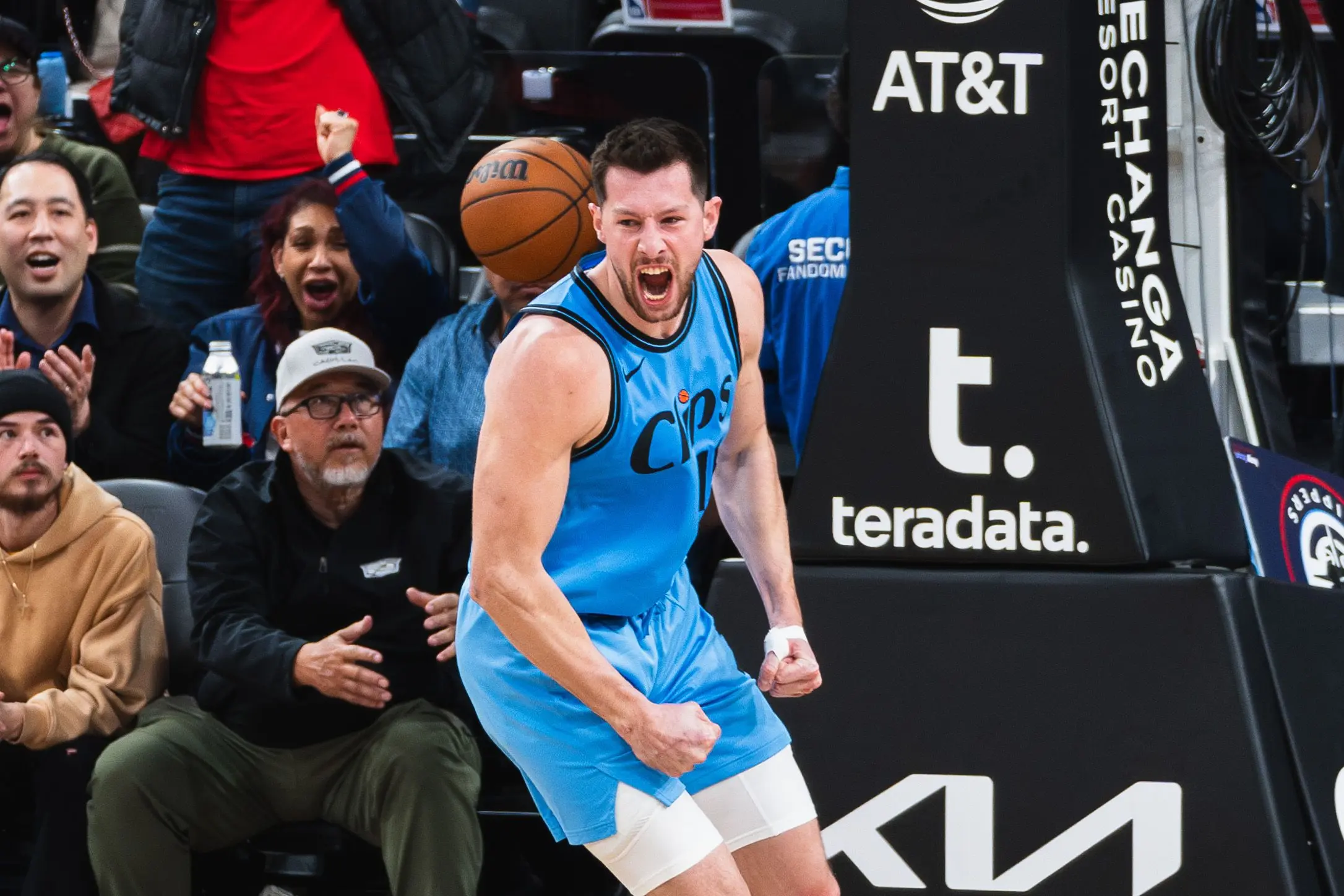 洛杉矶快船内部会议纪要流出:冲刺阶段主帅复盘,全明星赛使命明确,球队文化被再次提及的简单介绍 洛杉矶快船内部会议纪要流出:冲刺阶段主帅复盘,全明星赛使命明确,球队文化被再次提及的简单介绍