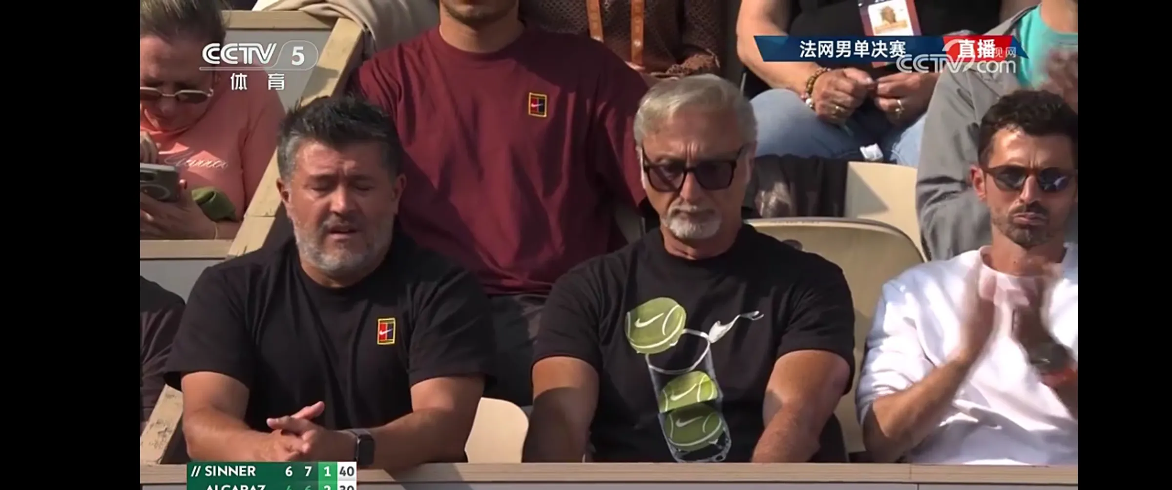 包含赛地聚焦：法甲国际比赛日热度飙升，阿贾克斯复出首秀，媒体盛赞，轮换策略成焦点的词条