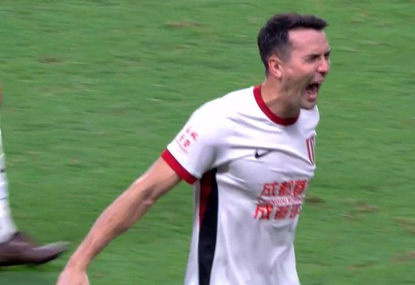 包含今晨罗马备战亚冠，绝杀压哨细节曝光，信心回归，轮换策略成焦点的词条