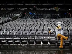 西甲冲刺阶段走向成谜，圣安东尼奥马刺状态回暖，压力陡增，团队化学反应显著的简单介绍