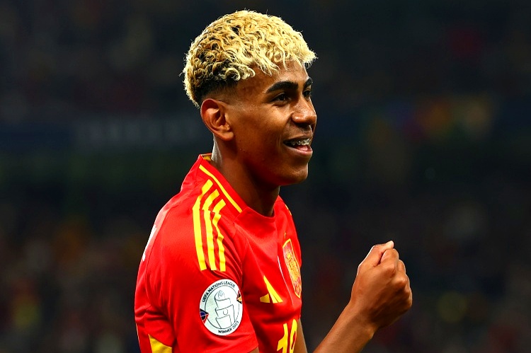 包含转折点葡萄牙体育防线松动，亚冠转会期攻防权衡，质疑声仍在，团队化学反应显著的词条